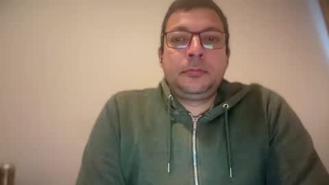 ukhalid82 online show from December 3, 2025, 3:32 pm