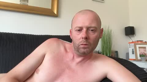 ukmatty3 online show from June 25, 2026, 4:11 pm