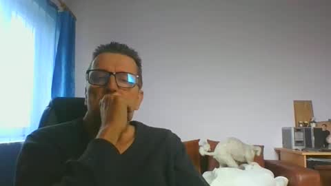 Snapshot of ulmeni4 chatting on December 21, 2024, 11:55 am ulmeni4 online show from December 21, 2024, 11:55 am