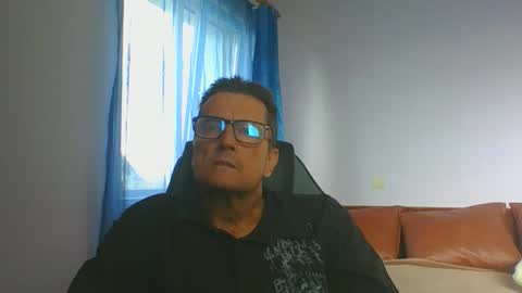 Snapshot of ulmeni4 chatting on October 15, 2025, 1:11 pm ulmeni4 online show from October 15, 2025, 1:11 pm
