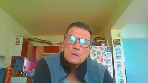 ulmeni4 online show from April 22, 2026, 1:56 pm