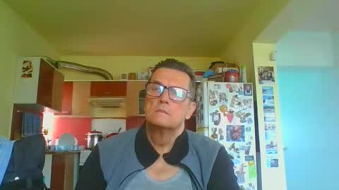 ulmeni4 online show from April 23, 2026, 10:03 am