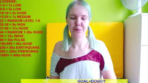 Snapshot of ultra_meow chatting on May 16, 2026, 5:48 am Roxy online show from May 16, 2026, 5:48 am