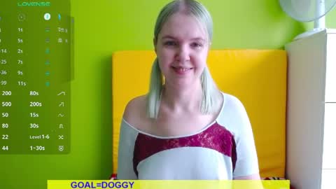 Snapshot of ultra_meow chatting on May 28, 2026, 5:49 am Roxy online show from May 28, 2026, 5:49 am