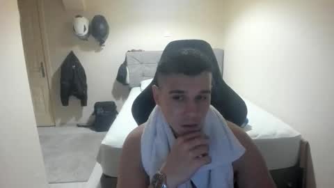 Snapshot of ulxer chatting on October 29, 2025, 5:47 pm hi im mike tyson - online show from October 29, 2025, 5:47 pm