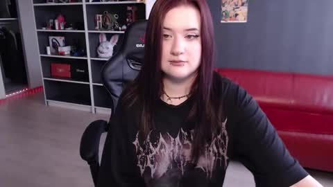 Julia online show from December 16, 2025, 4:39 am