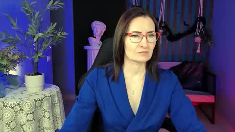 UnaTera online show from October 24, 2025, 5:26 am