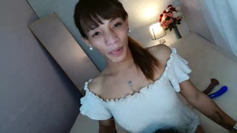 Snapshot of uncut_queen chatting on April 23, 2026, 9:52 am LOVELY JANE online show from April 23, 2026, 9:52 am