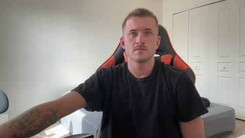 Snapshot of uncutcockassboi chatting on February 11, 2026, 5:07 pm uncutcockassboi online show from February 11, 2026, 5:07 pm