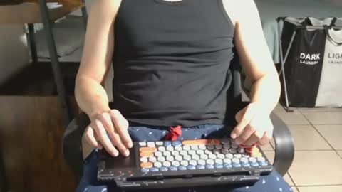 Snapshot of undressme_ chatting on July 16, 2026, 6:19 am UndressMe online show from July 16, 2026, 6:19 am
