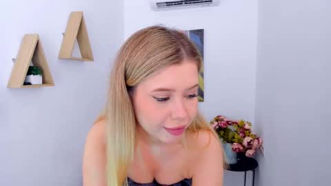 Snapshot of unforgettablalice chatting on May 16, 2026, 8:18 pm Alice online show from May 16, 2026, 8:18 pm