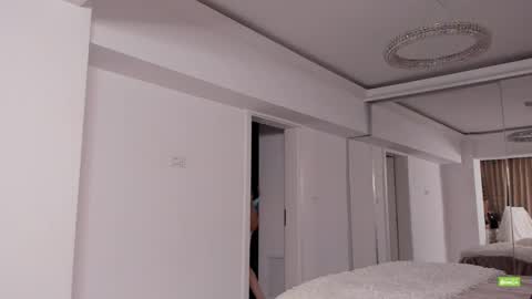 Silvia online show from April 23, 2026, 5:37 pm