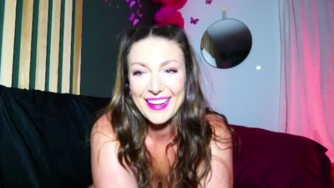 Holly online show from April 8, 2026, 2:22 am