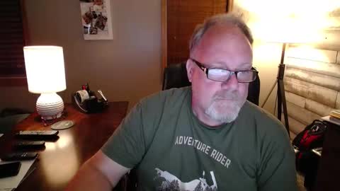 Snapshot of up2later chatting on May 27, 2026, 5:04 am up2later online show from May 27, 2026, 5:04 am