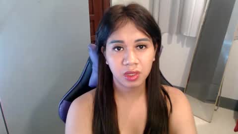 Snapshot of ur_cutiesthotasianxx chatting on December 23, 2024, 8:11 am Vee online show from December 23, 2024, 8:11 am