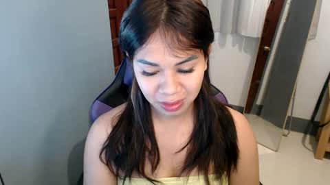 Snapshot of ur_cutiesthotasianxx chatting on December 27, 2024, 1:53 am Vee online show from December 27, 2024, 1:53 am
