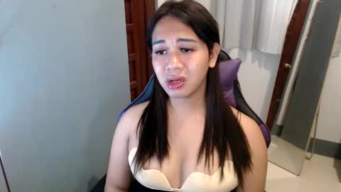 Snapshot of ur_cutiesthotasianxx chatting on December 27, 2024, 3:26 pm Vee online show from December 27, 2024, 3:26 pm