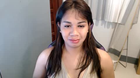 Snapshot of ur_cutiesthotasianxx chatting on December 29, 2024, 2:49 am Vee online show from December 29, 2024, 2:49 am