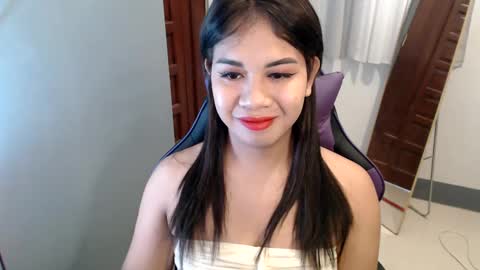 Snapshot of ur_cutiesthotasianxx chatting on December 30, 2024, 3:25 am Vee online show from December 30, 2024, 3:25 am