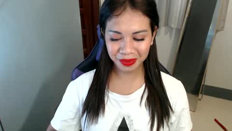 Snapshot of ur_cutiesthotasianxx chatting on January 1, 2025, 5:54 am Vee online show from January 1, 2025, 5:54 am