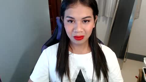 Snapshot of ur_cutiesthotasianxx chatting on January 1, 2025, 2:42 pm Vee online show from January 1, 2025, 2:42 pm