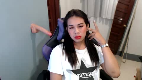 Snapshot of ur_cutiesthotasianxx chatting on January 1, 2025, 5:44 pm Vee online show from January 1, 2025, 5:44 pm