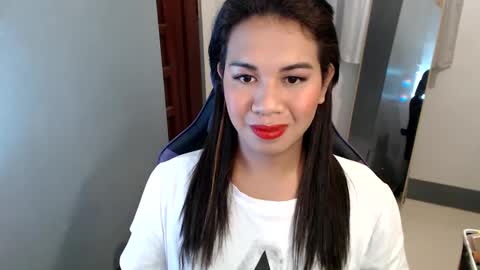 Snapshot of ur_cutiesthotasianxx chatting on January 2, 2025, 8:28 am Vee online show from January 2, 2025, 8:28 am