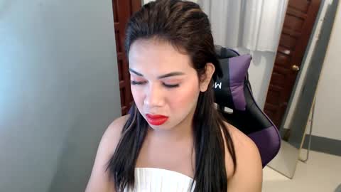 Snapshot of ur_cutiesthotasianxx chatting on January 3, 2025, 3:16 am Vee online show from January 3, 2025, 3:16 am