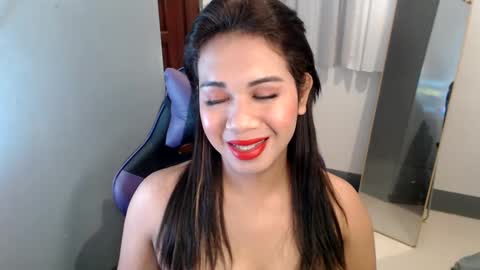 Snapshot of ur_cutiesthotasianxx chatting on January 3, 2025, 6:44 am Vee online show from January 3, 2025, 6:44 am