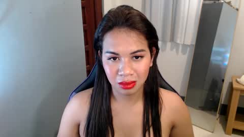 Snapshot of ur_cutiesthotasianxx chatting on January 4, 2025, 8:39 am Vee online show from January 4, 2025, 8:39 am