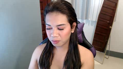 Snapshot of ur_cutiesthotasianxx chatting on January 6, 2025, 4:47 am Vee online show from January 6, 2025, 4:47 am