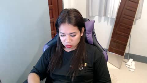 Snapshot of ur_cutiesthotasianxx chatting on January 10, 2025, 5:26 am Vee online show from January 10, 2025, 5:26 am