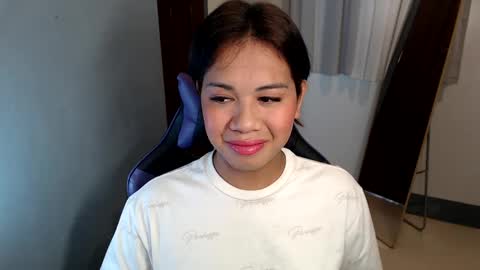 Snapshot of ur_cutiesthotasianxx chatting on January 13, 2025, 3:12 am Vee online show from January 13, 2025, 3:12 am