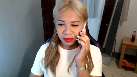 Snapshot of ur_cutiesthotasianxx chatting on January 20, 2025, 4:21 am Vee online show from January 20, 2025, 4:21 am