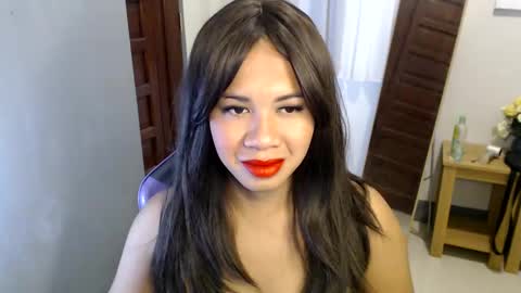 Snapshot of ur_cutiesthotasianxx chatting on January 22, 2025, 3:31 am Vee online show from January 22, 2025, 3:31 am