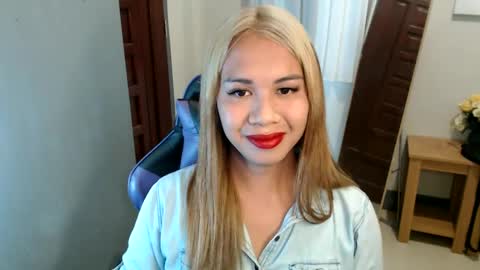 Snapshot of ur_cutiesthotasianxx chatting on January 22, 2025, 2:56 pm Vee online show from January 22, 2025, 2:56 pm