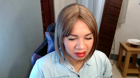 Snapshot of ur_cutiesthotasianxx chatting on January 23, 2025, 3:26 am Vee online show from January 23, 2025, 3:26 am