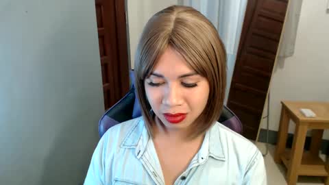 Snapshot of ur_cutiesthotasianxx chatting on January 23, 2025, 11:15 am Vee online show from January 23, 2025, 11:15 am