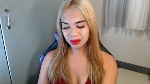 Snapshot of ur_cutiesthotasianxx chatting on January 31, 2025, 12:51 pm Vee online show from January 31, 2025, 12:51 pm