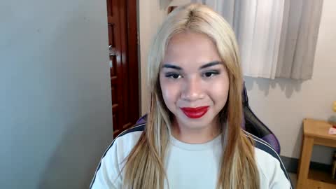 Snapshot of ur_cutiesthotasianxx chatting on February 1, 2025, 6:00 am Vee online show from February 1, 2025, 6:00 am