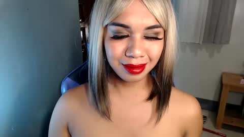 Snapshot of ur_cutiesthotasianxx chatting on February 1, 2025, 9:00 am Vee online show from February 1, 2025, 9:00 am