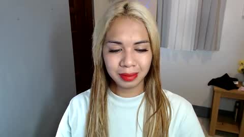 Snapshot of ur_cutiesthotasianxx chatting on February 2, 2025, 6:48 am Vee online show from February 2, 2025, 6:48 am