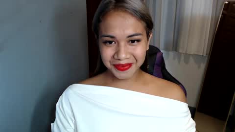 Snapshot of ur_cutiesthotasianxx chatting on February 2, 2025, 3:39 pm Vee online show from February 2, 2025, 3:39 pm