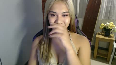 Snapshot of ur_cutiesthotasianxx chatting on February 16, 2025, 4:42 pm Vee online show from February 16, 2025, 4:42 pm