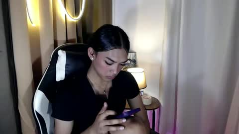 ur_dazzlingmorenaxx online show from November 4, 2025, 3:27 am