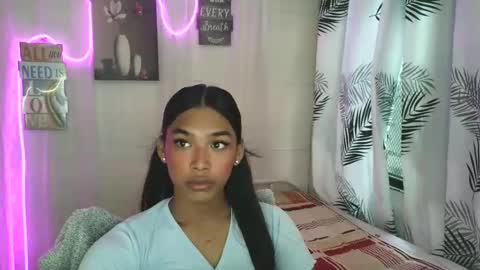 ur_dazzlingmorenaxx online show from March 26, 2026, 3:34 am