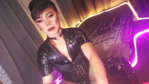 Snapshot of ur_dominatrix chatting on December 2, 2025, 12:49 am MISS ANNA online show from December 2, 2025, 12:49 am