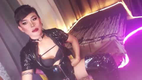 Snapshot of ur_dominatrix chatting on December 4, 2025, 1:59 am MISS ANNA online show from December 4, 2025, 1:59 am