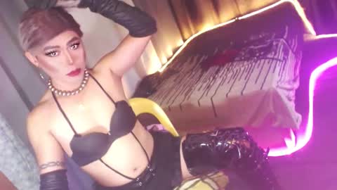 Snapshot of ur_dominatrix chatting on December 5, 2025, 2:53 am MISS ANNA online show from December 5, 2025, 2:53 am