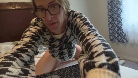 Snapshot of ur_goddess_daylee chatting on November 16, 2025, 10:37 pm Goddess online show from November 16, 2025, 10:37 pm